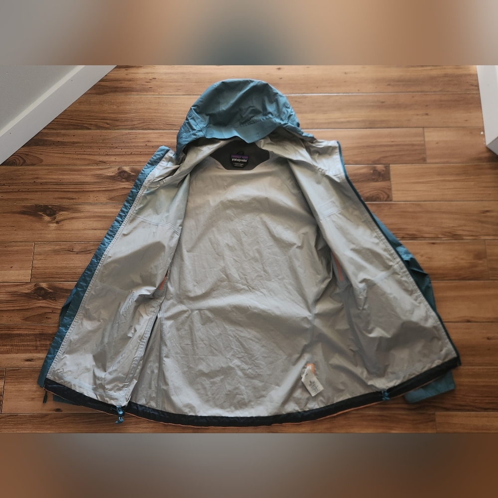 Patagonia Teal and Peach Lightweight Hooded Jacket - Picture 3 of 13